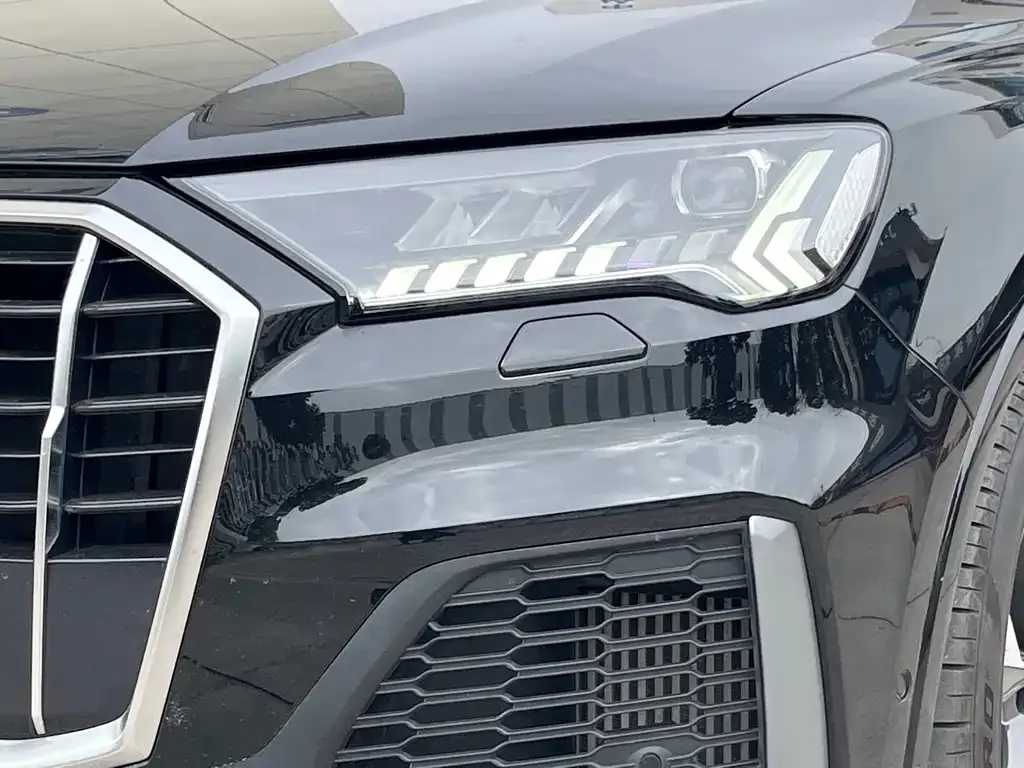 Audi Q7 — фото 9