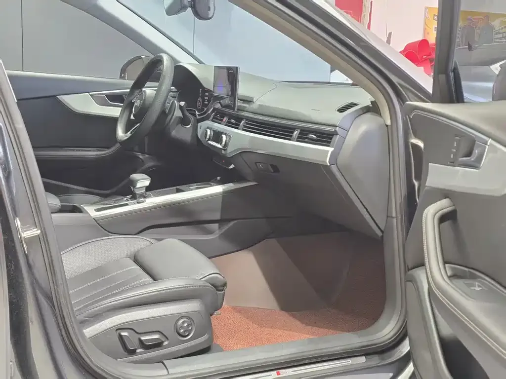 Audi A4L 2022 из CN, фото 3