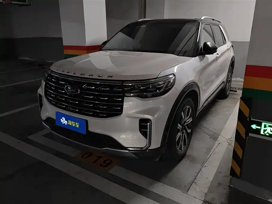 Ford Explorer 2023 из CN, фото 1