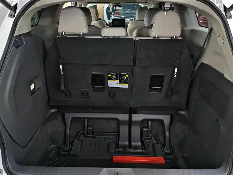 Toyota Sienna 2023 из CN, фото 3