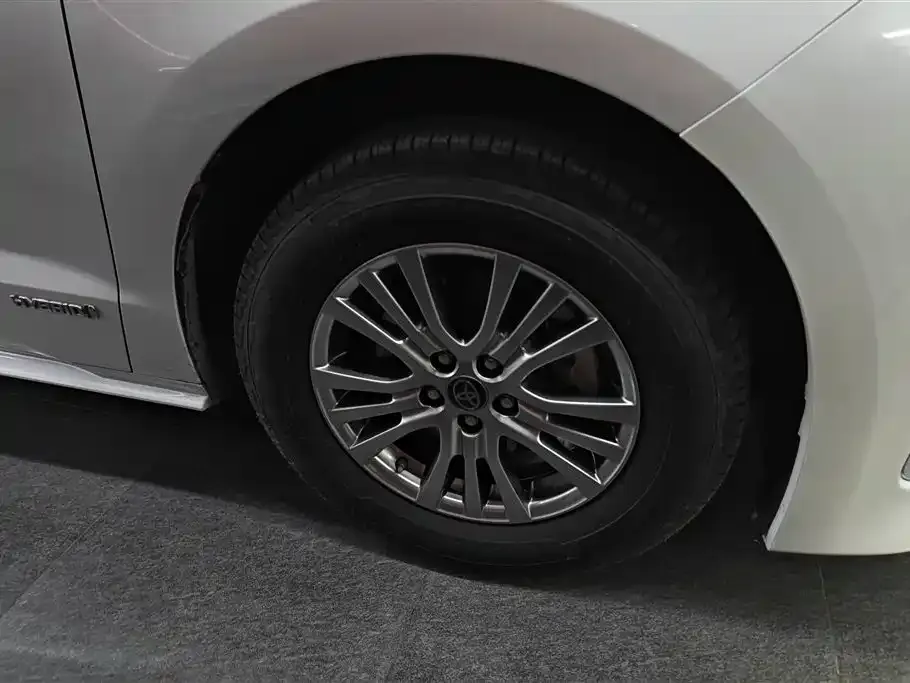 Toyota Sienna 2023 из CN, фото 2