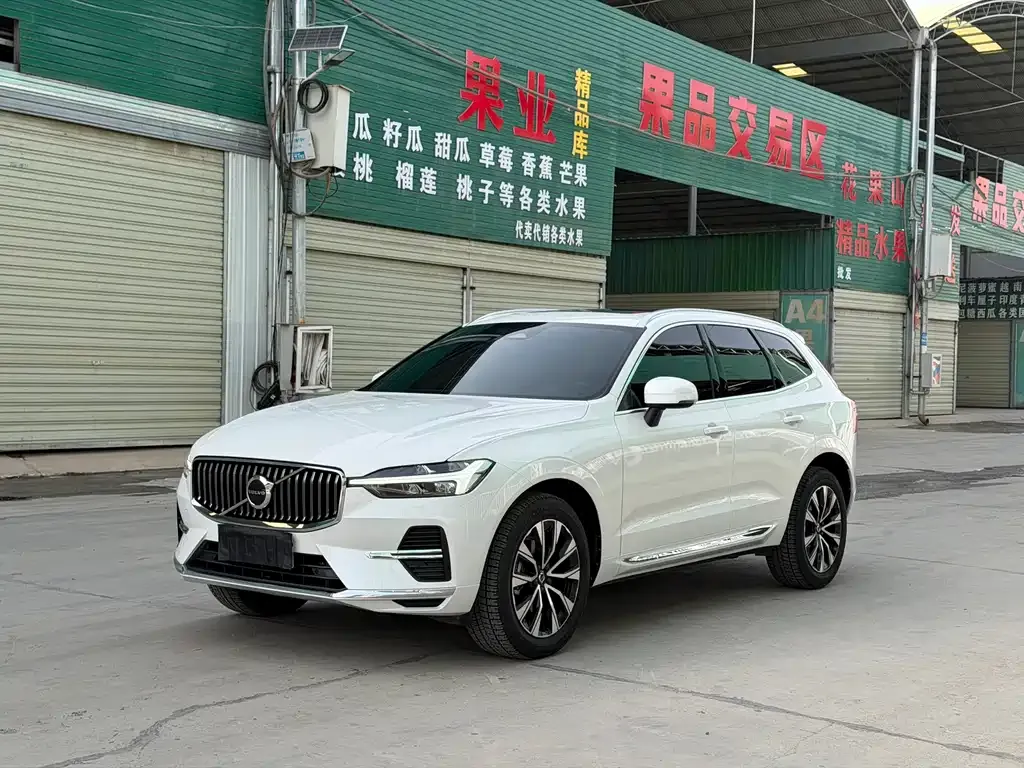 Volvo XC60 2022 из CN, фото 1