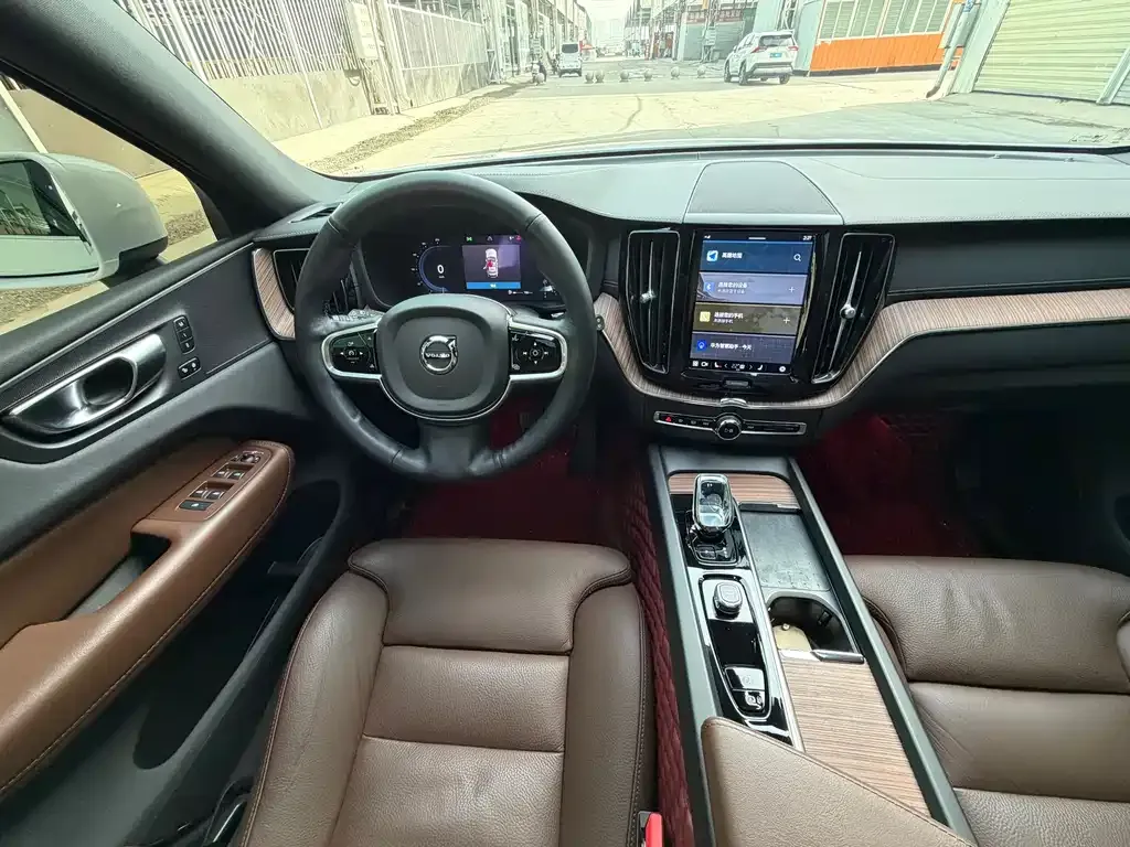 Volvo XC60 2022 из CN, фото 2