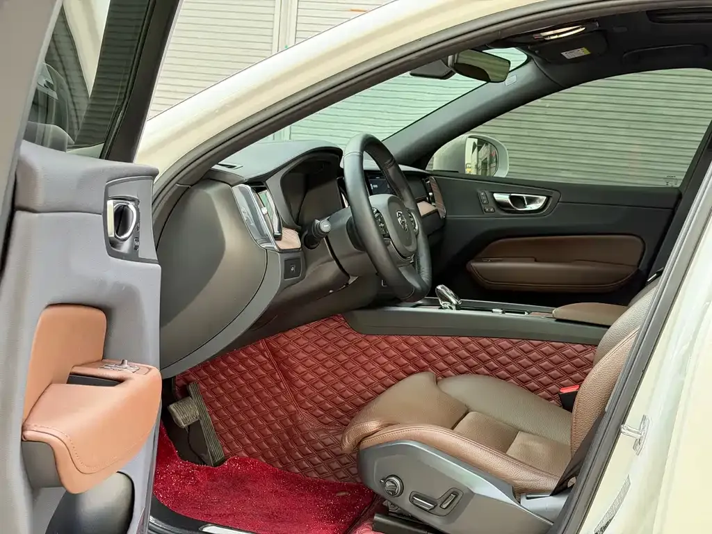 Volvo XC60 2022 из CN, фото 6