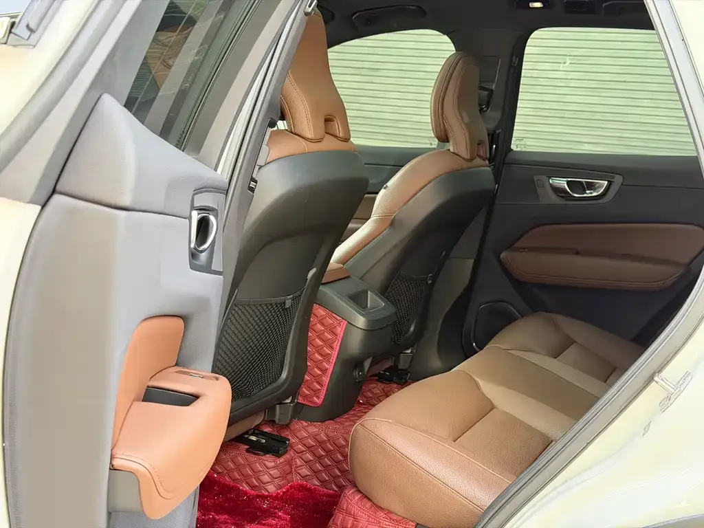 Volvo XC60 2022 из CN, фото 7