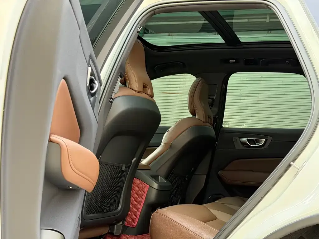 Volvo XC60 2022 из CN, фото 4