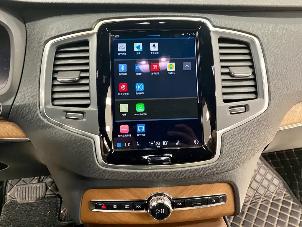 Volvo XC90 — фото 9