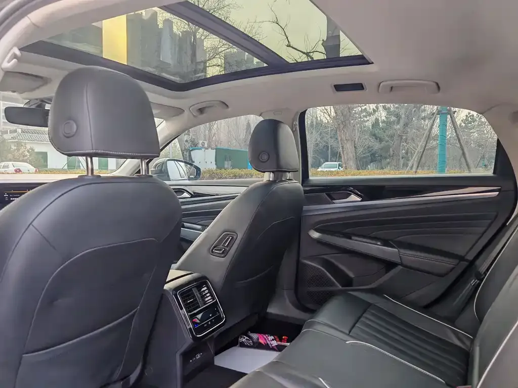 Volkswagen Passat 2022 из CN, фото 6
