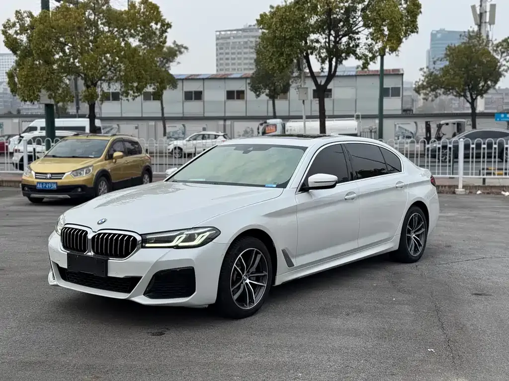 BMW 5 Series — фото 1