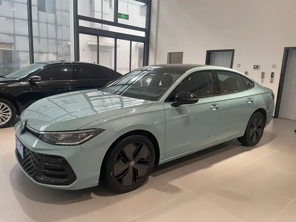 Volkswagen Passat — фото 1