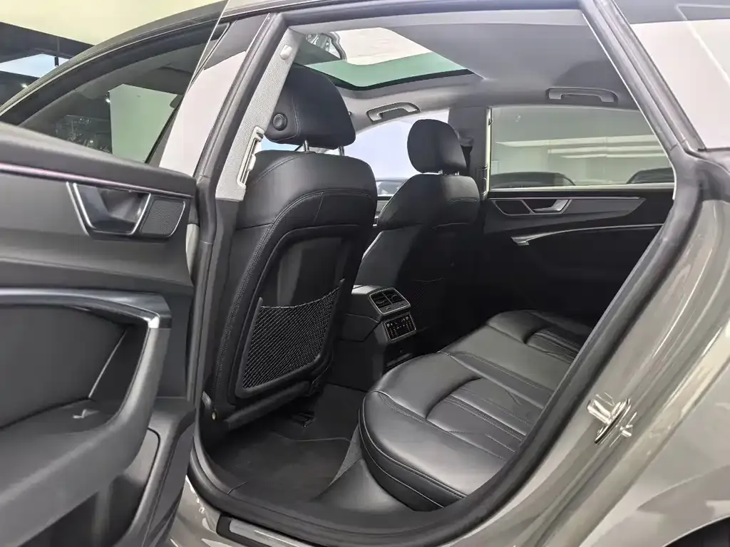 Audi A7 2022 из CN, фото 5