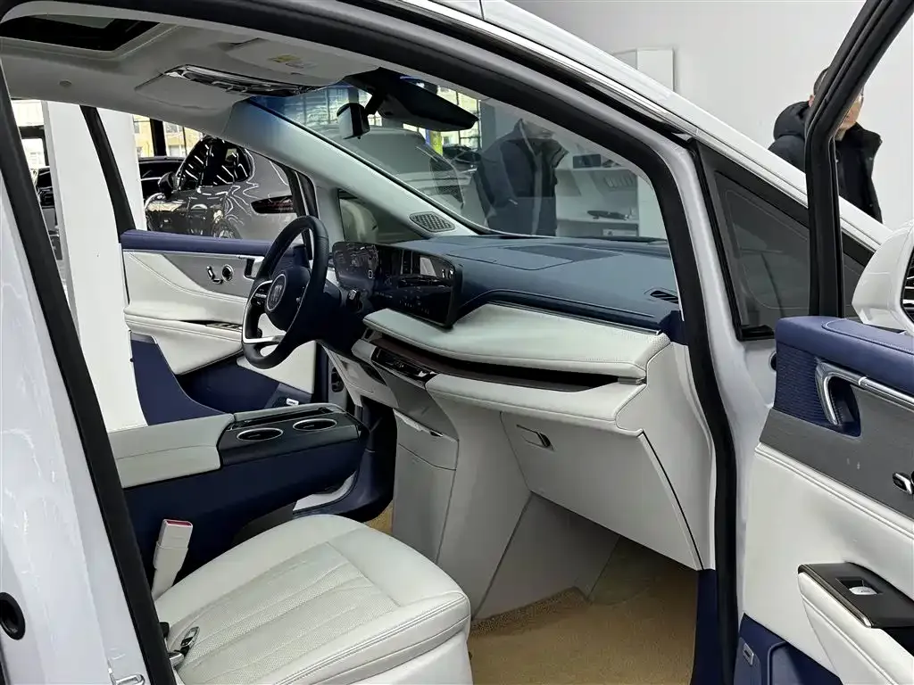 Buick GL8 Hybrid 2024 из CN, фото 5