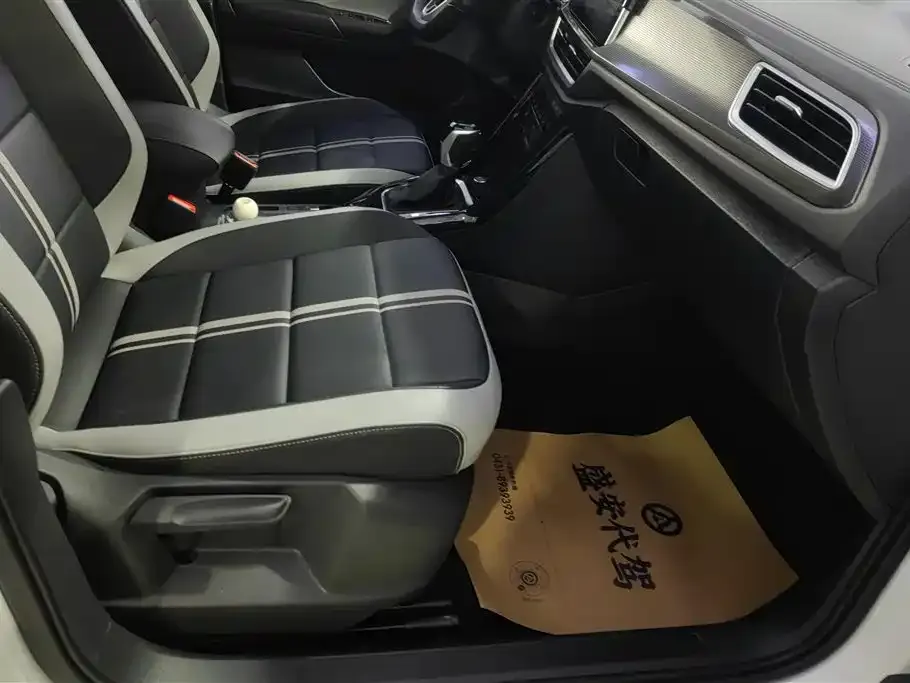 Volkswagen T-Roc 2023 из CN, фото 7