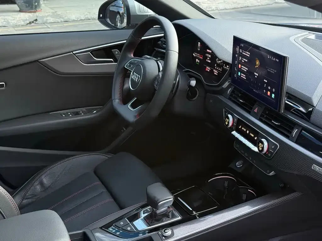 Audi A4L 2022 из CN, фото 4