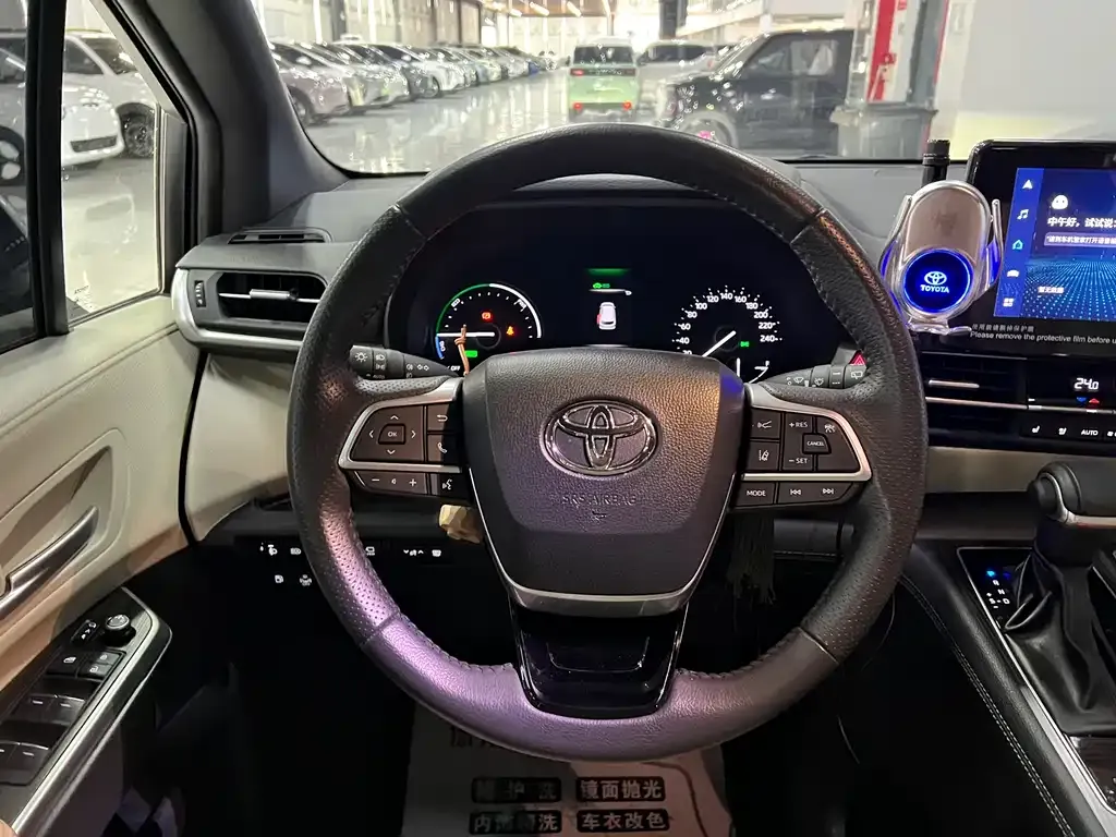 Toyota Sienna — фото 9