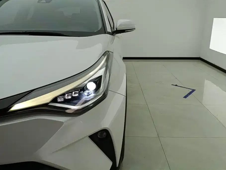 Toyota C-HR — фото 2