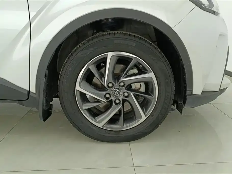 Toyota C-HR — фото 10