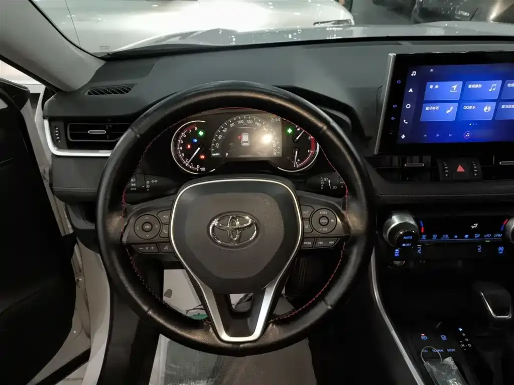 Toyota RAV4 — фото 7