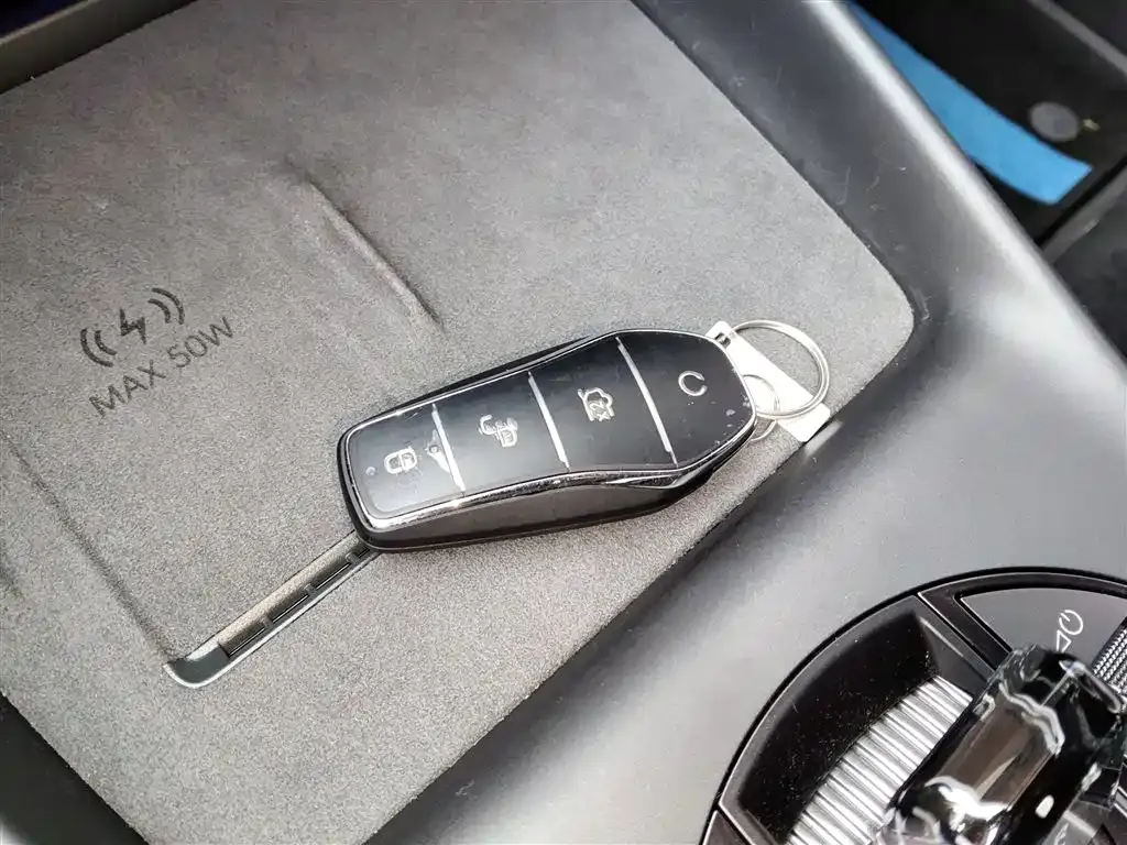 BYD Seal — фото 8