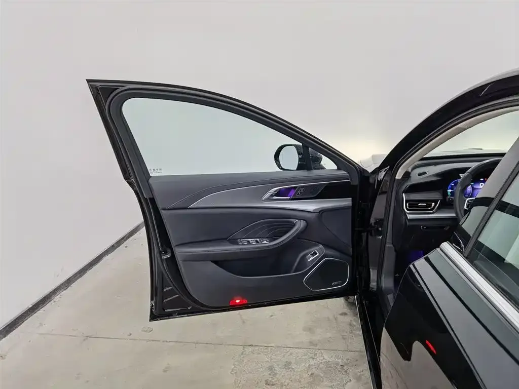 Hongqi H5 2023 из CN, фото 2