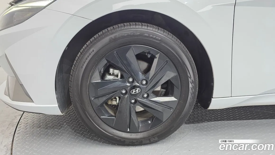 Hyundai AVANTE — фото 3
