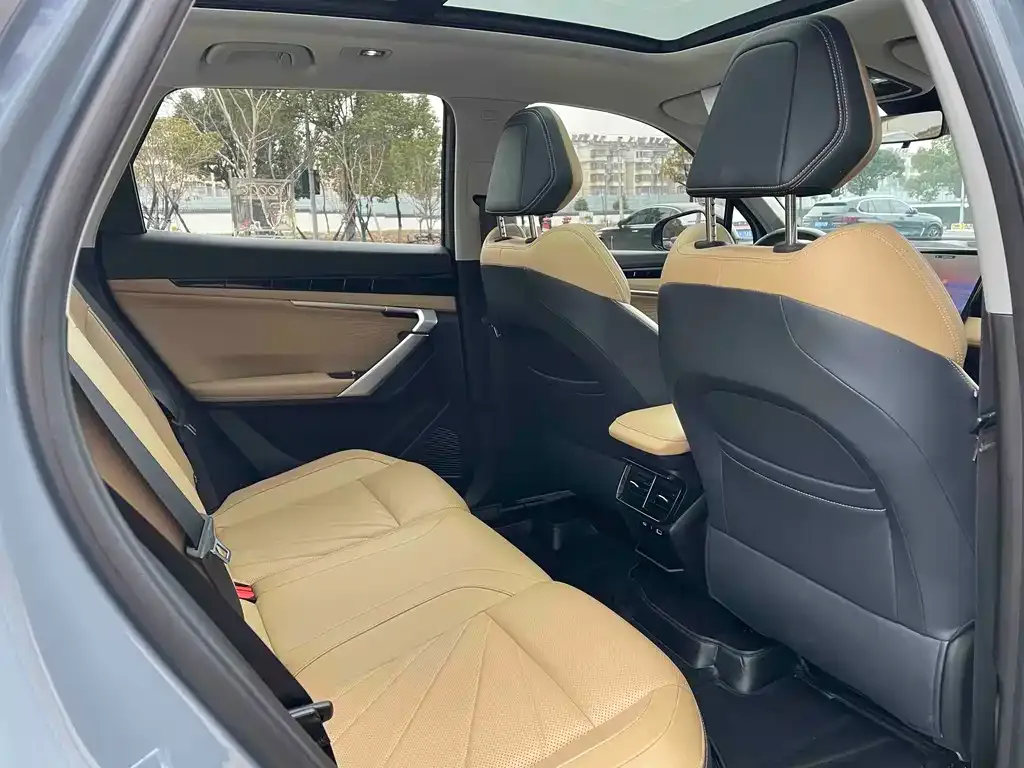 Geely Boyue L 2022 из CN, фото 2