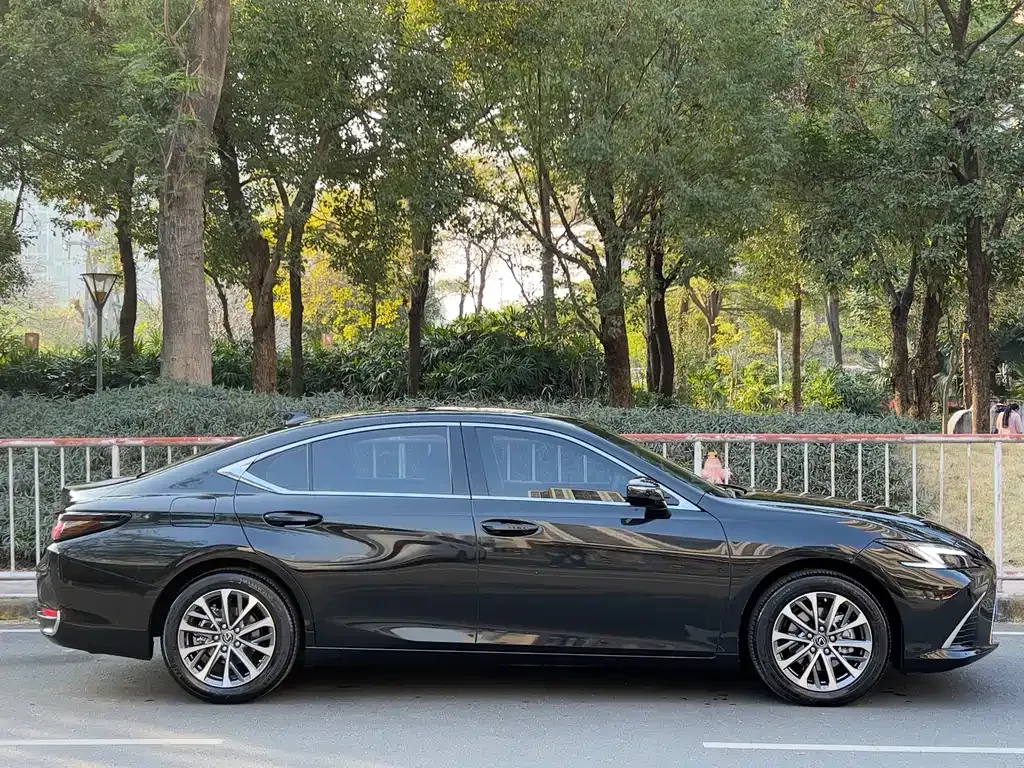 Lexus ES 2025 из CN, фото 8