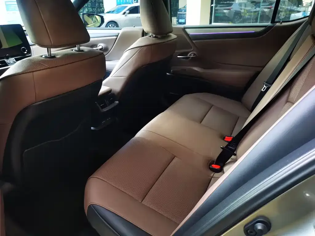Lexus ES 2025 из CN, фото 6