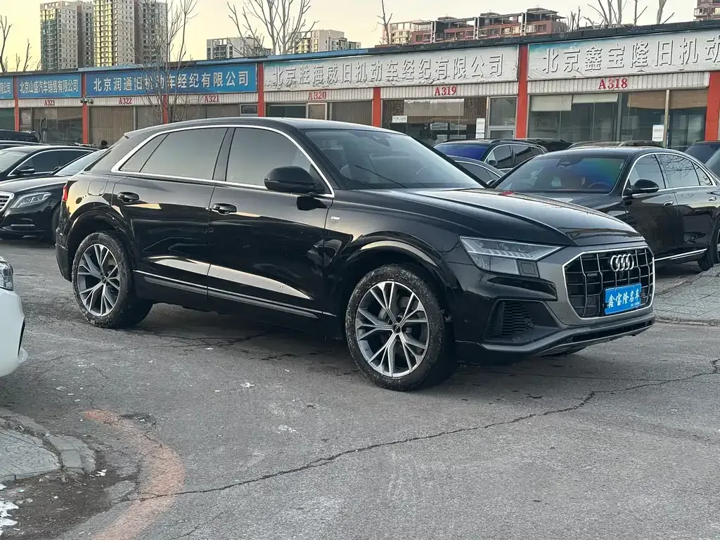 Audi Q8 2023 из CN, фото 10