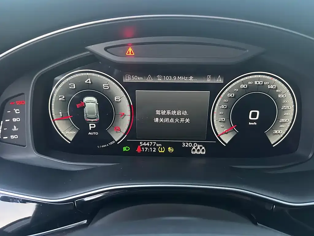 Audi Q8 2023 из CN, фото 5