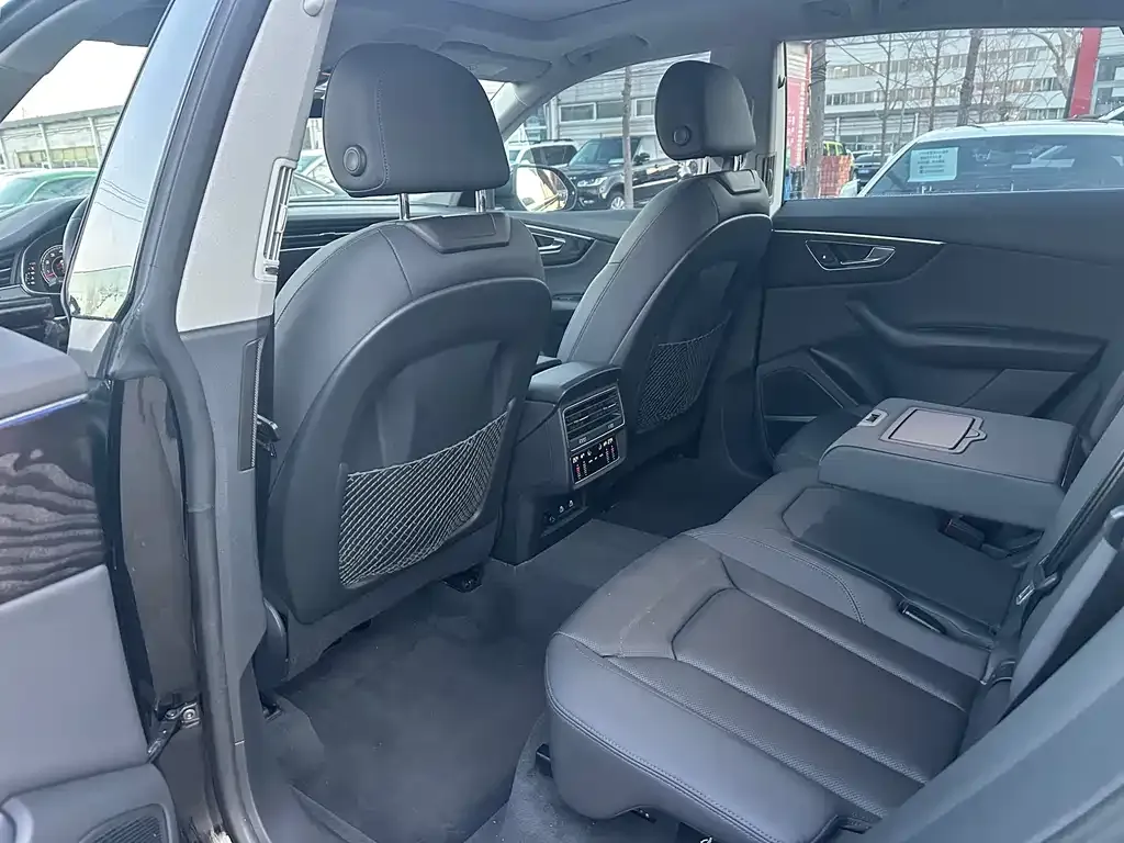 Audi Q8 2023 из CN, фото 6