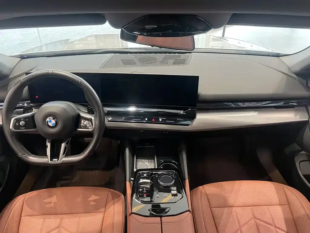 BMW 5 Series 2024 из CN, фото 5
