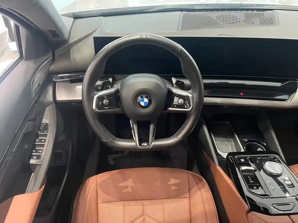 BMW 5 Series 2024 из CN, фото 10