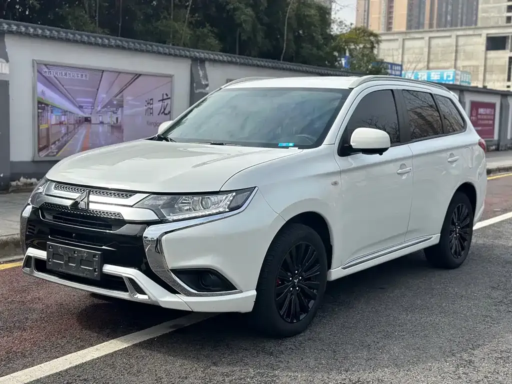 Mitsubishi Outlander 2022 из CN, фото 1