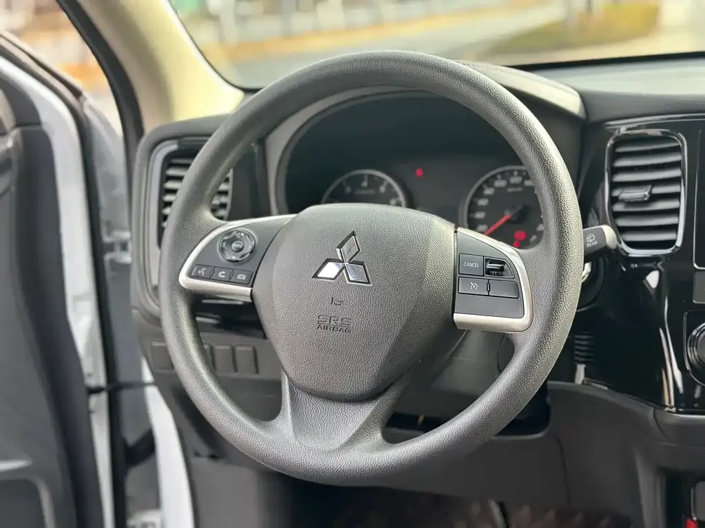 Mitsubishi Outlander 2022 из CN, фото 8