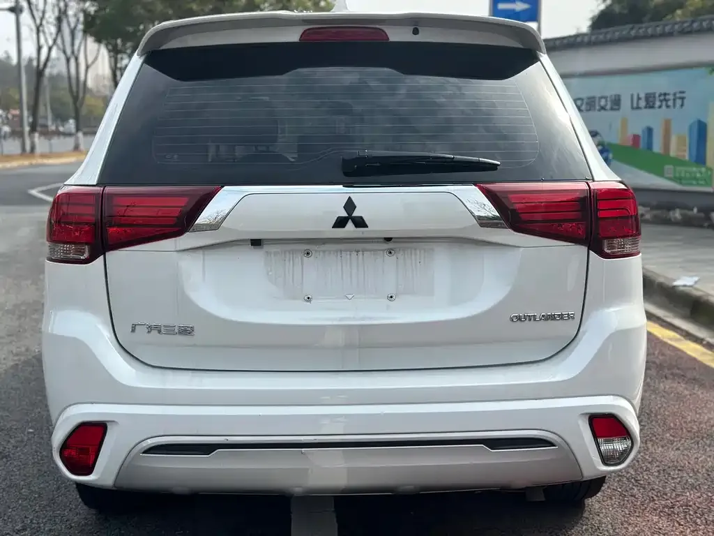 Mitsubishi Outlander 2022 из CN, фото 7