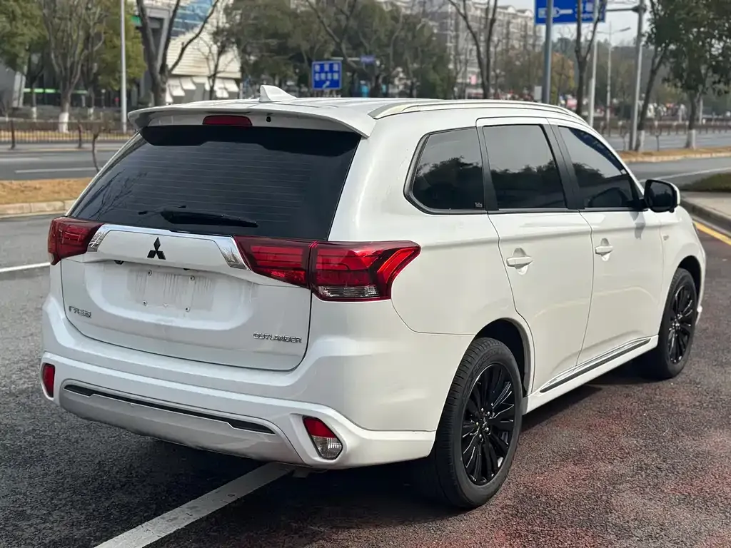 Mitsubishi Outlander 2022 из CN, фото 9