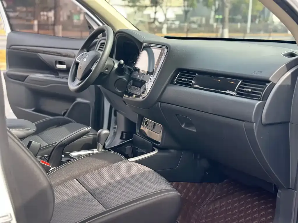 Mitsubishi Outlander 2022 из CN, фото 4