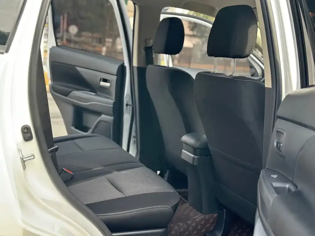 Mitsubishi Outlander 2022 из CN, фото 2