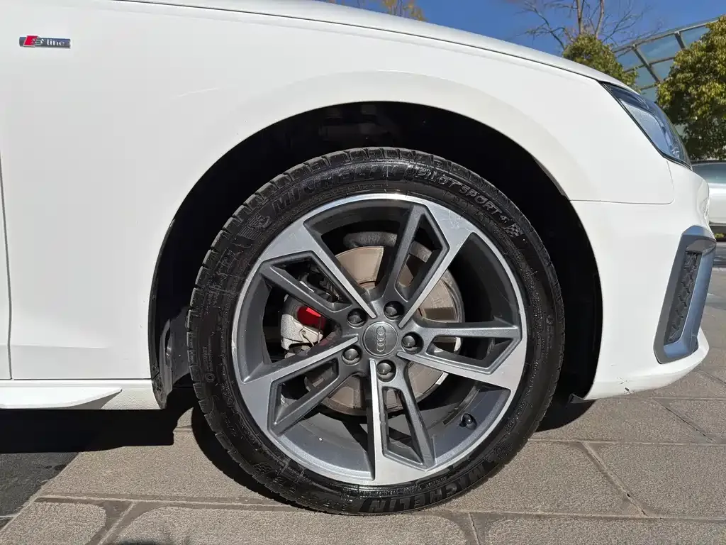 Audi A4L 2021 из CN, фото 4