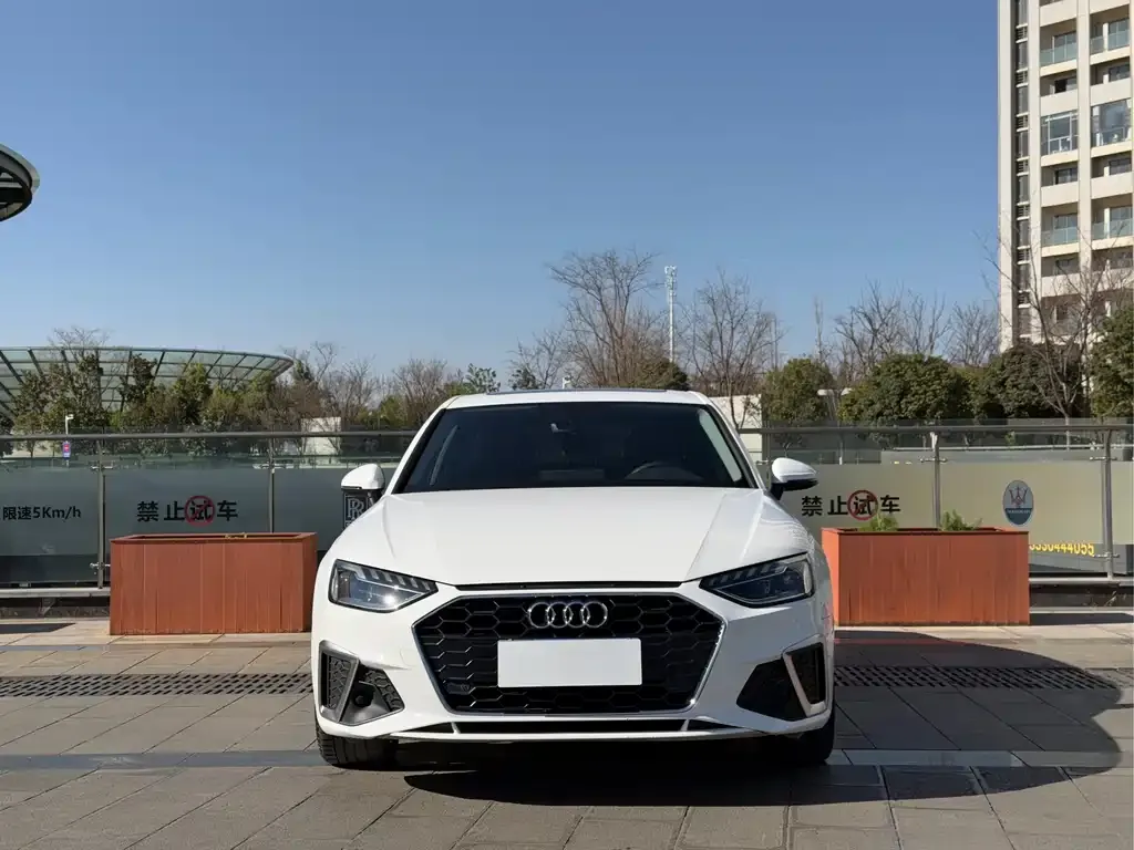 Audi A4L 2021 из CN, фото 3