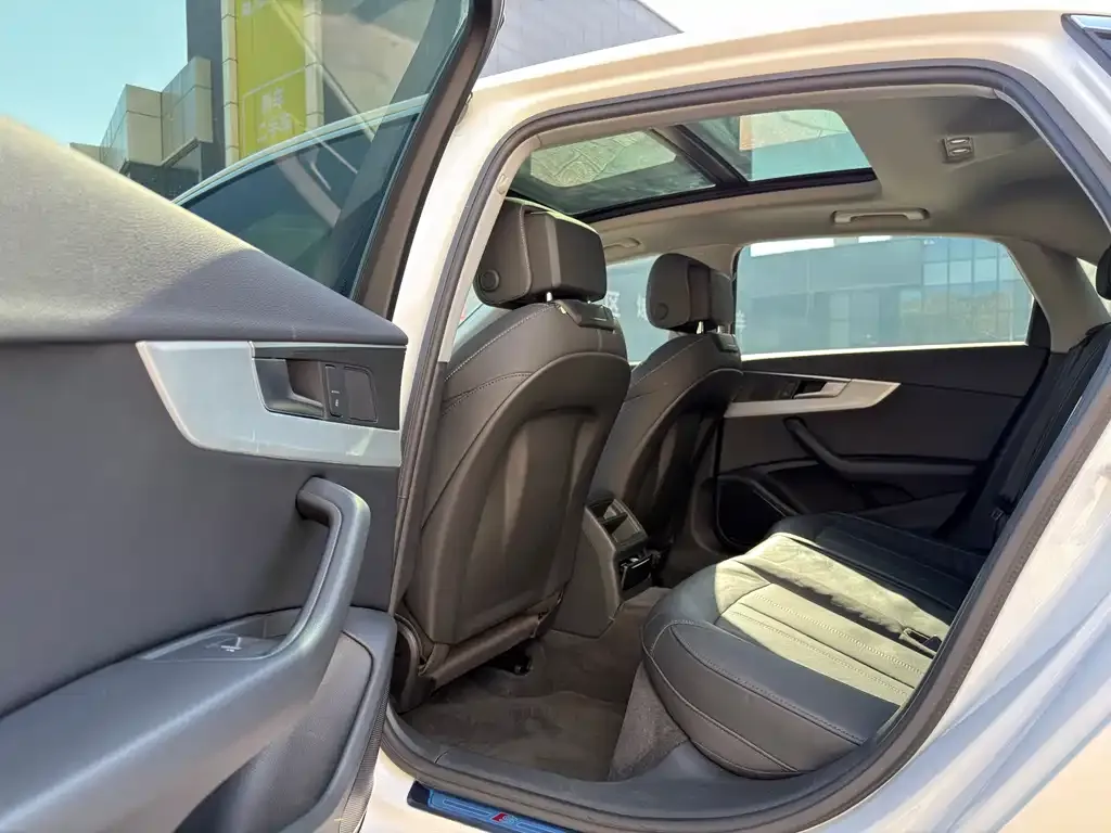 Audi A4L 2021 из CN, фото 5