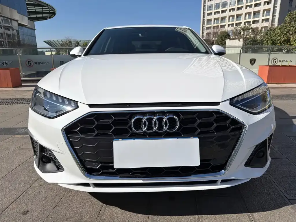 Audi A4L 2021 из CN, фото 10