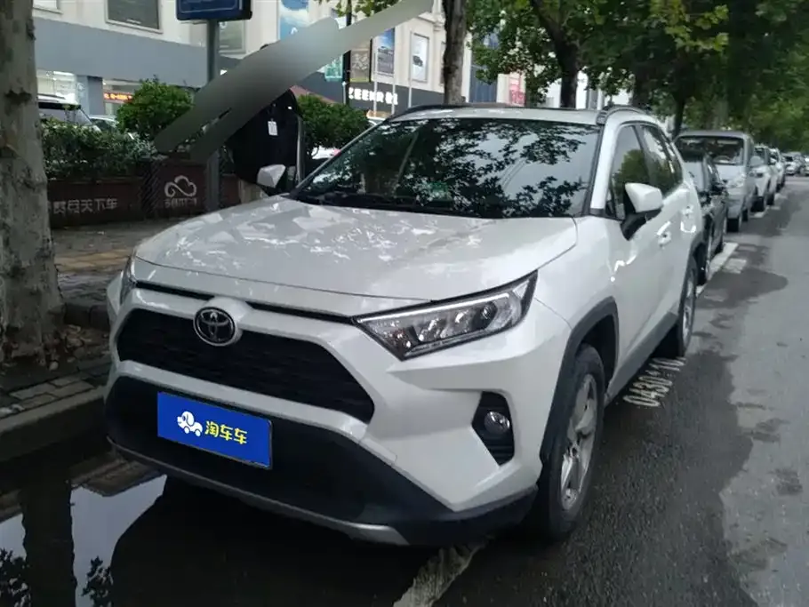 Toyota RAV4 2022 из CN, фото 1