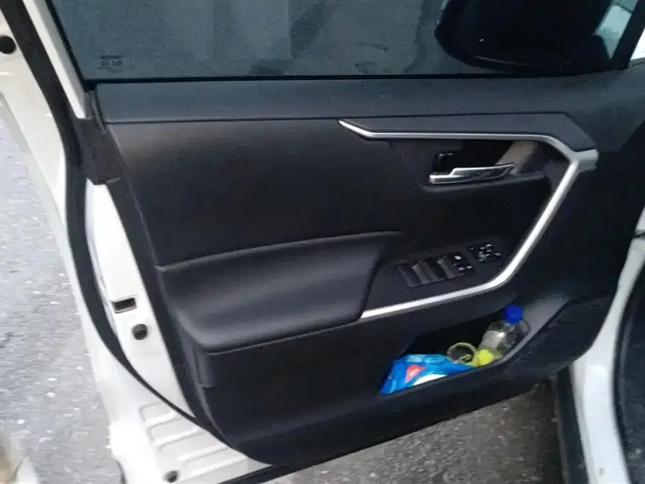 Toyota RAV4 2022 из CN, фото 2