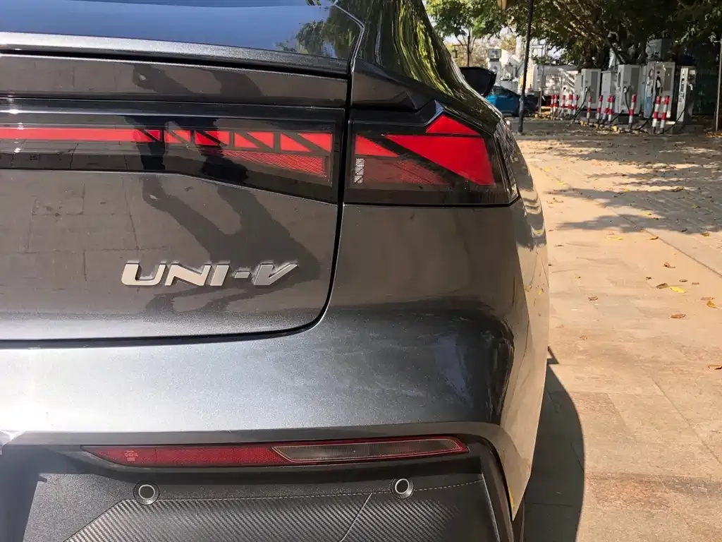 Changan UNI-V 2023 из CN, фото 6
