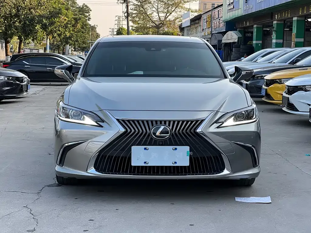 Lexus ES — фото 10