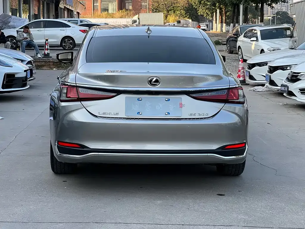 Lexus ES — фото 8