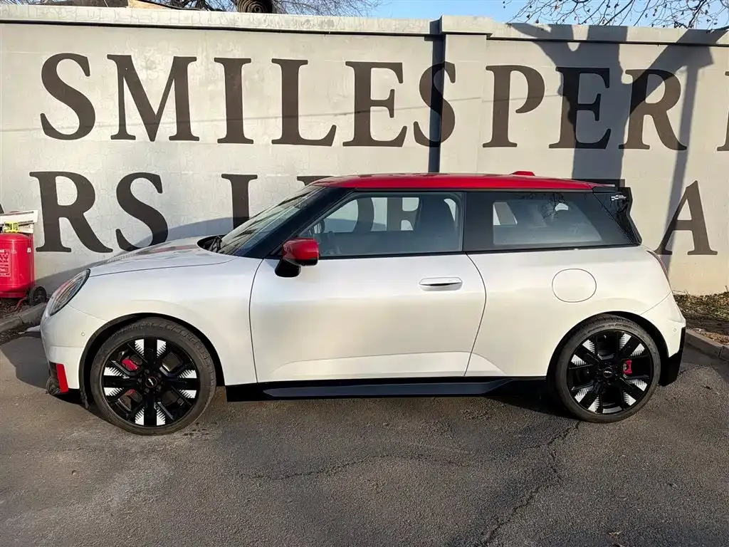 MINI JCW Electric 2025 из CN, фото 4