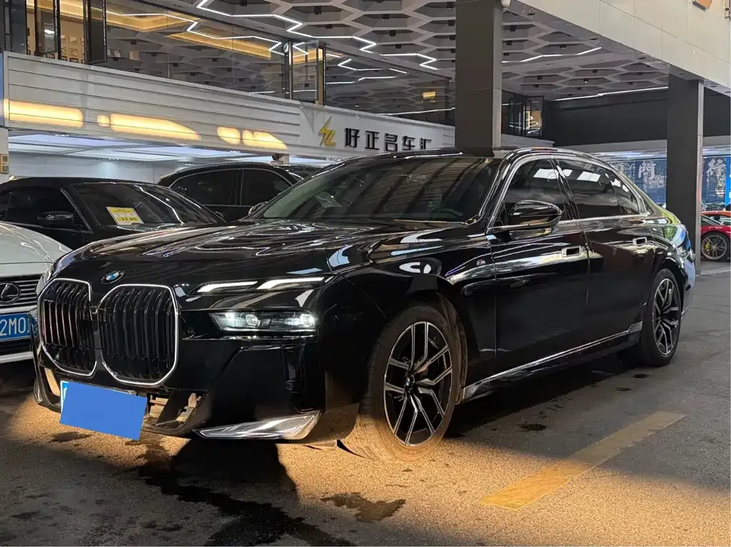 BMW 7 Series 2023 из CN, фото 1
